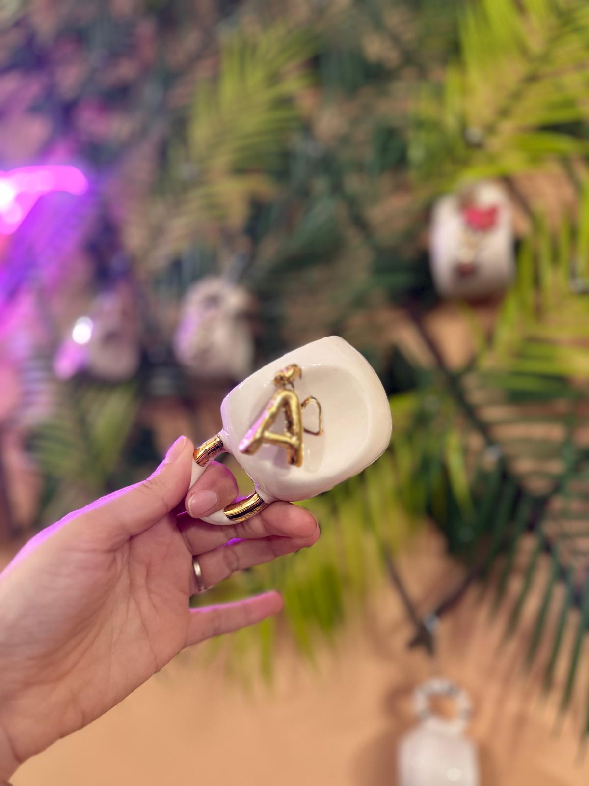 Sallanan Harfli Kalp Detay El Yapımı Seramik Mug